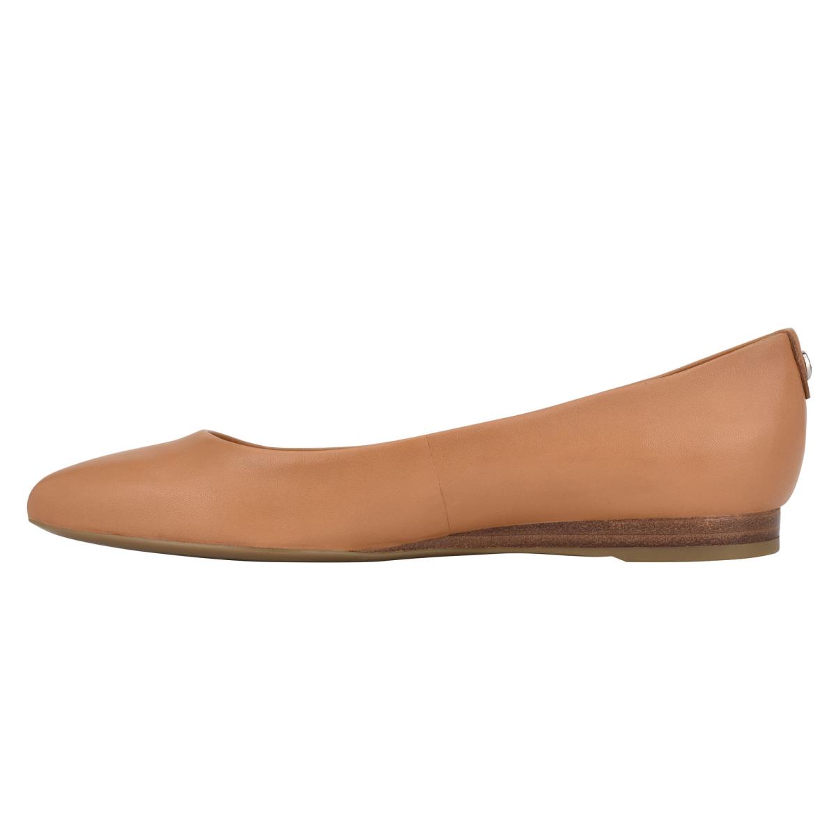 Women's Nine West Ferdi 9x9 Pointy Toe Flats Beige | YIGD42160